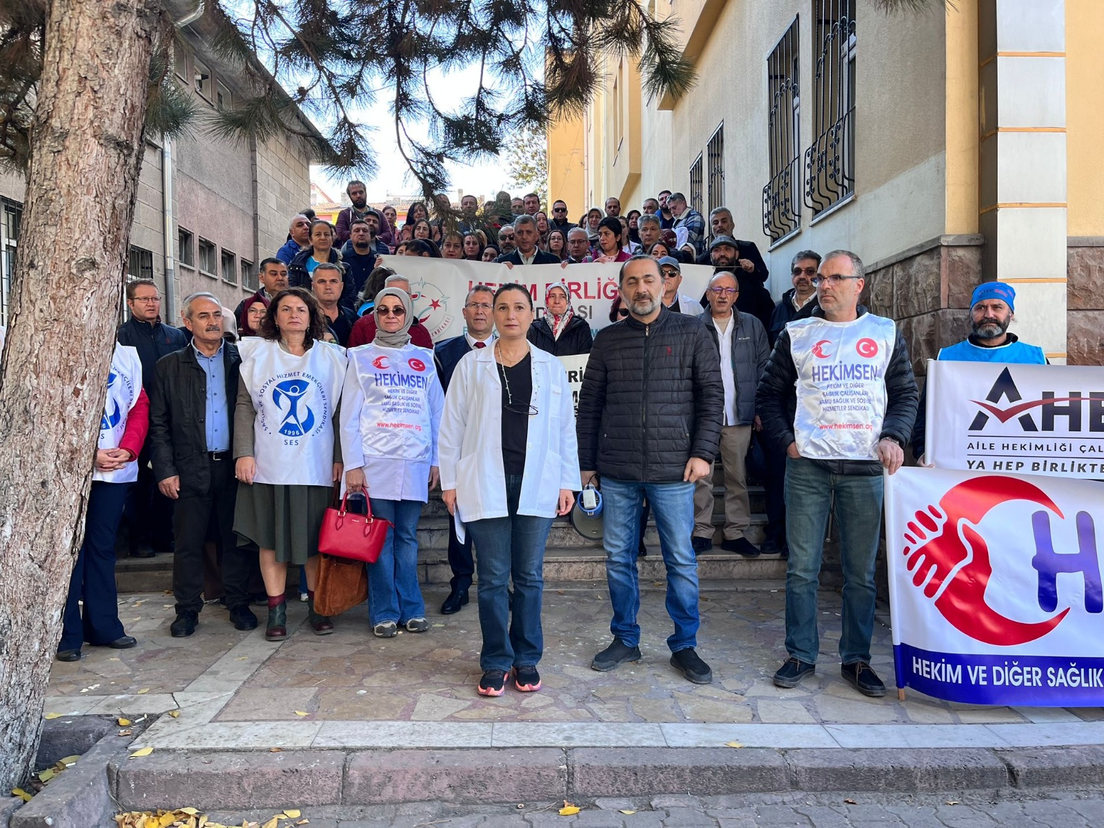 Aile Sağlık Merkezi Çalışanları 3 günlük iş bırakma eylemine başladı